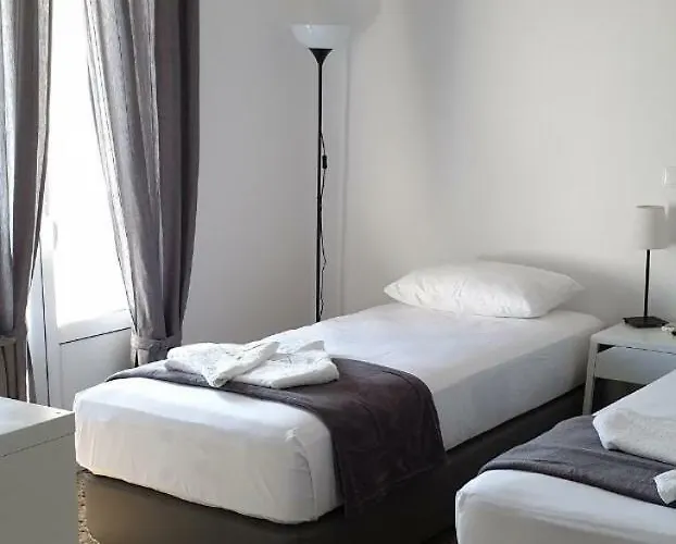 Kamara In נאוסה